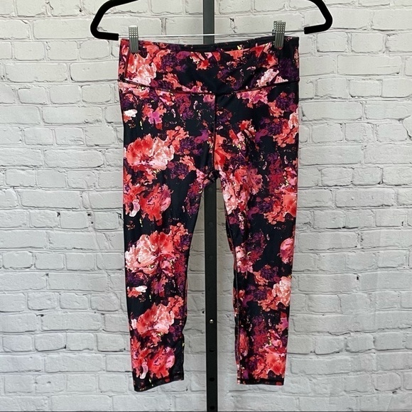 Define Mid-Rise Capri Impasto Floral Print - Picture 3 of 5